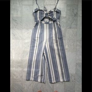 Cropped jumpsuit with cut-out